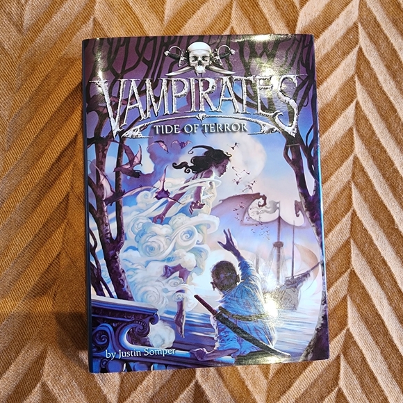 Vampirates Tide of Terror Hardcover Novel BOOK 2 - Picture 9 of 9